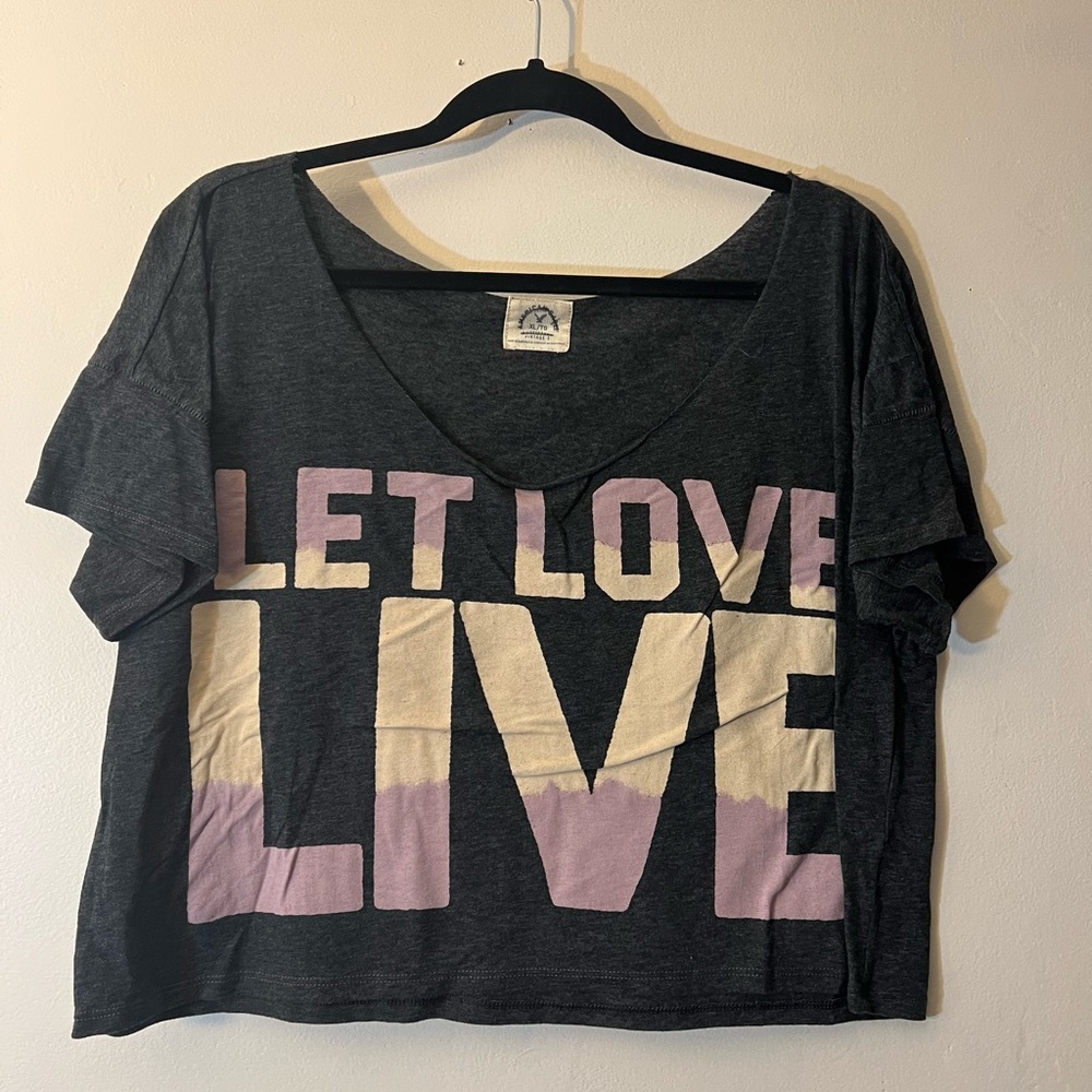 NWOT off the shoulder cropped tee